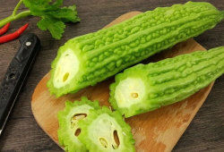 吃瓜爆料图片是真人吗,吃瓜爆料图片，究竟是否为真人？